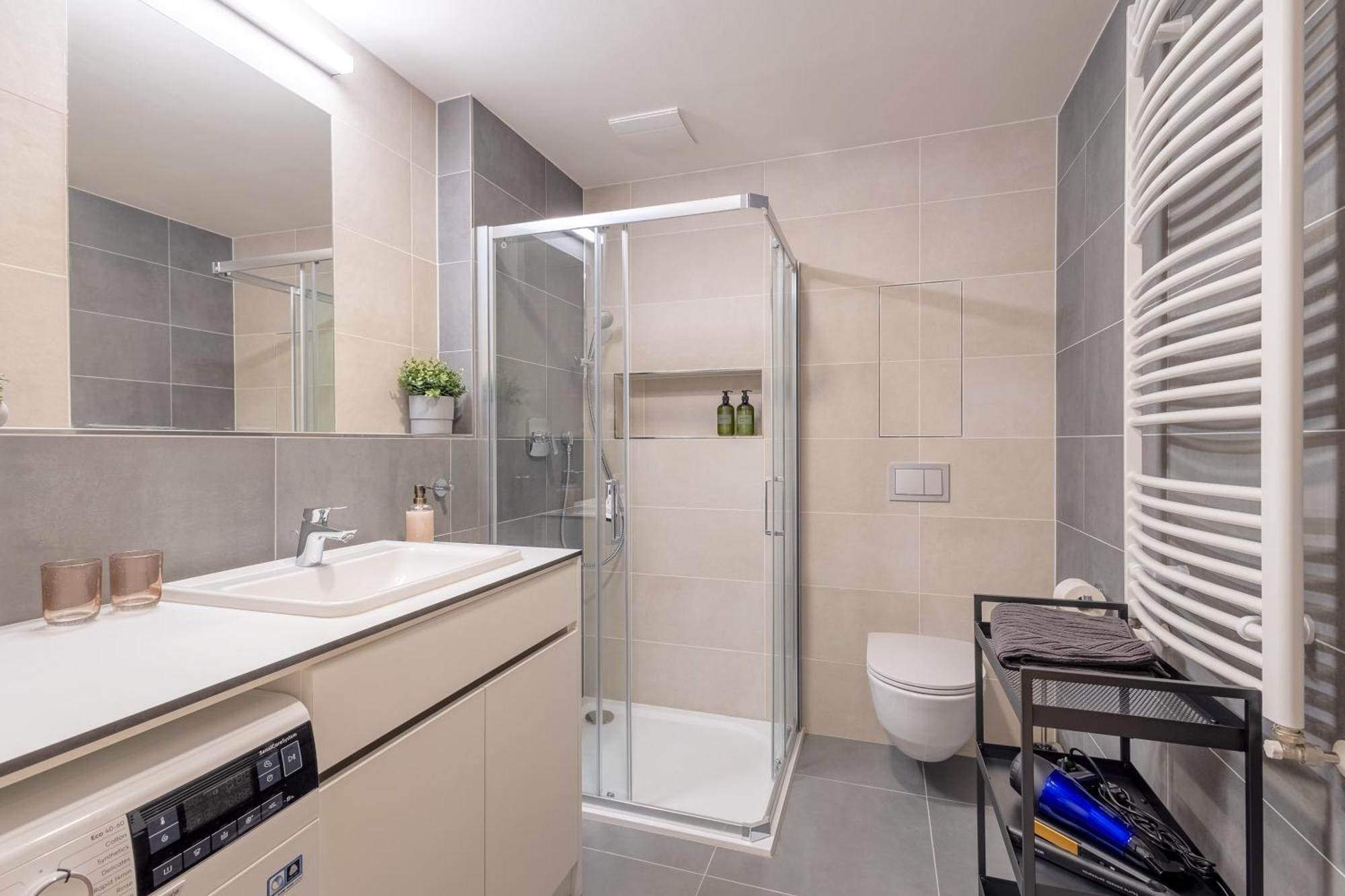 Bright 2Br - 4Th Floor, Balcony, Free Parking By Gravity Prague Daire Dış mekan fotoğraf
