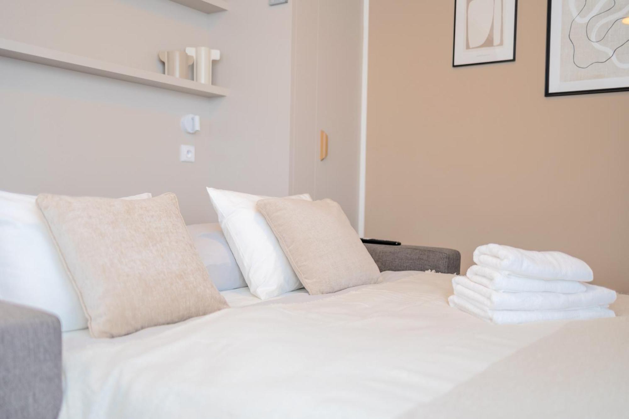 Bright 2Br - 4Th Floor, Balcony, Free Parking By Gravity Prague Daire Dış mekan fotoğraf