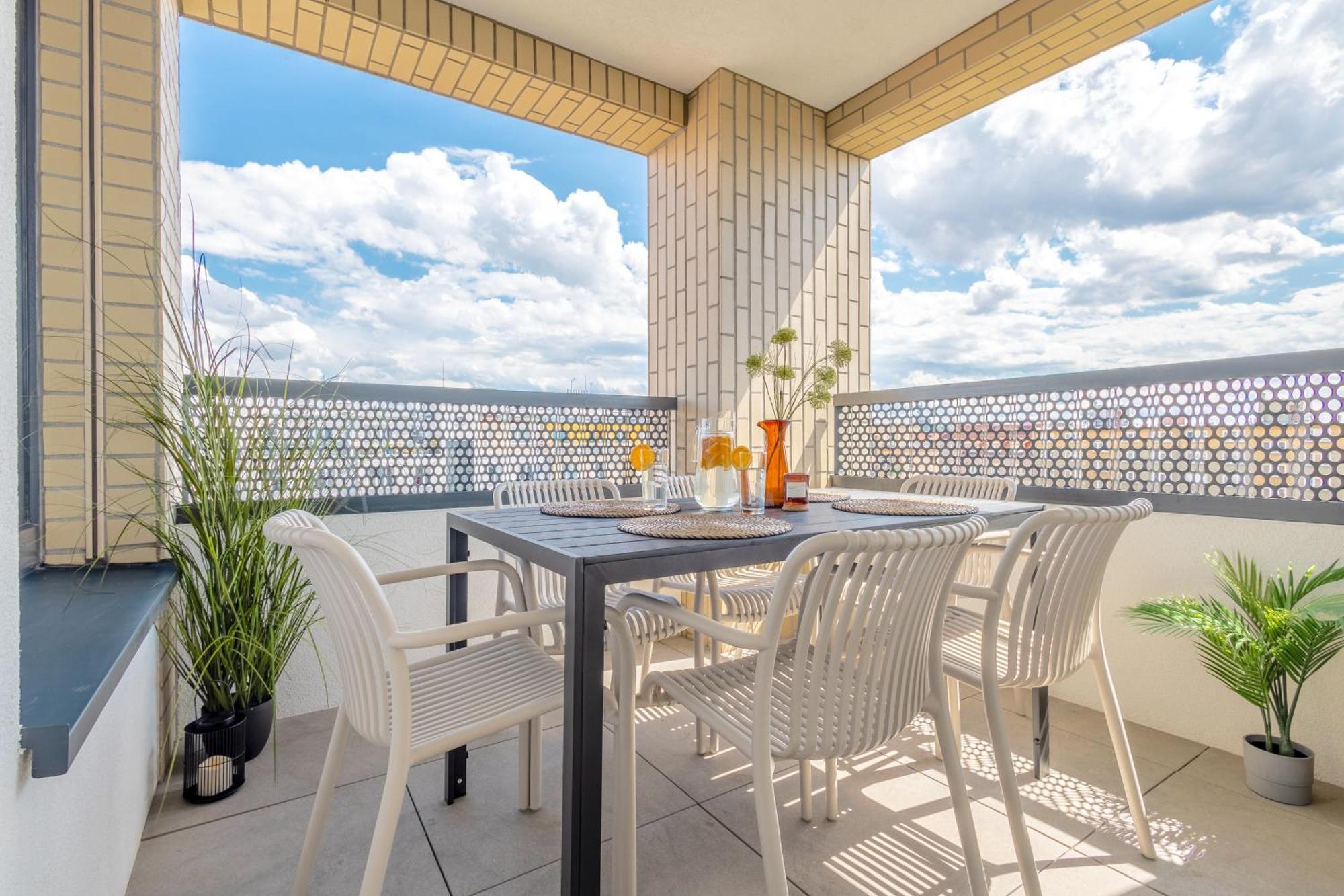 Bright 2Br - 4Th Floor, Balcony, Free Parking By Gravity Prague Daire Dış mekan fotoğraf